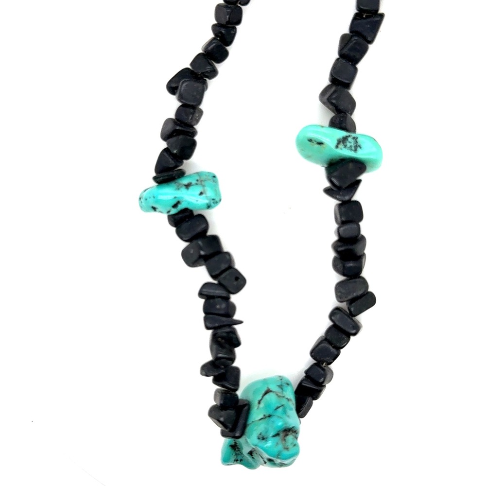 Vintage Turquoise Style Stone and Black Chip Bead Necklace 21 Inch Southwestern